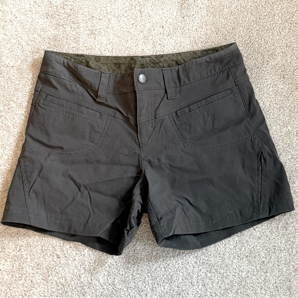 Athleta 5” Dipper Shorts Women’s Size 2 - Olive Color